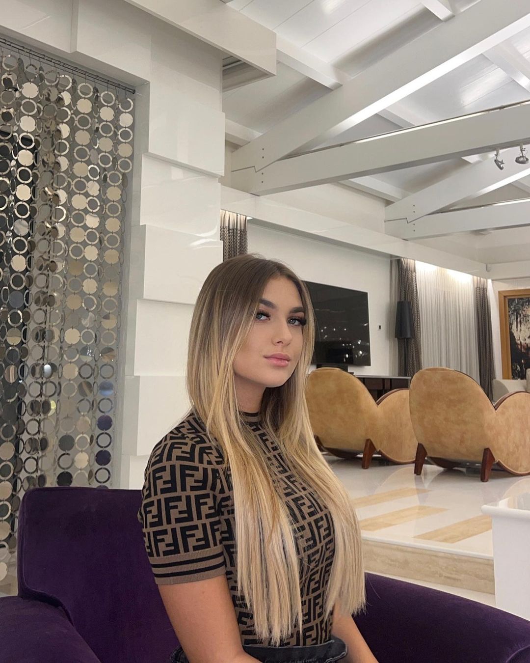 Chanel Totti con i capelli lisci - Instagram: @ _chaneltotti