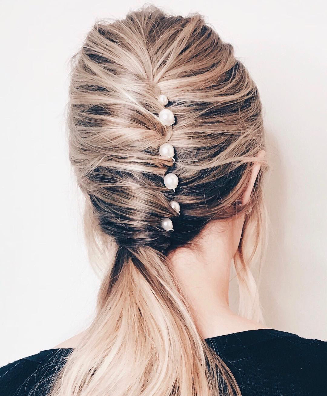 Coda con perle - Instagram: @therighthairstyles