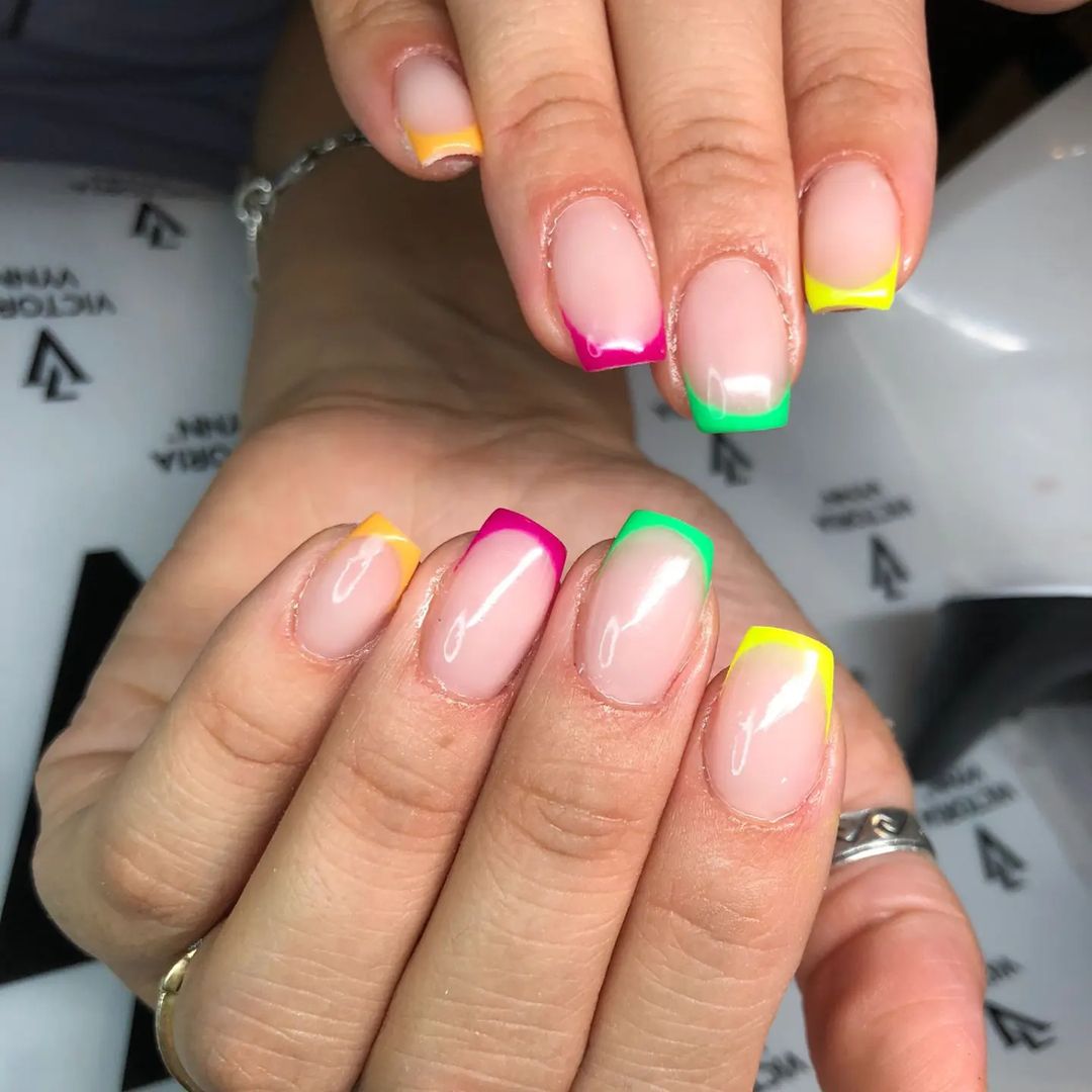 French colorato - Instagram: @suee.nails