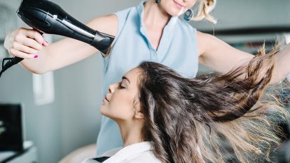 Lavare i capelli con il balsamo - Foto: @adobestock.com