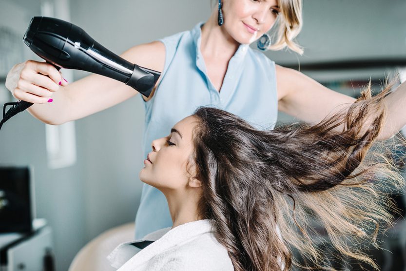 Lavare i capelli con il balsamo - Foto: @adobestock.com