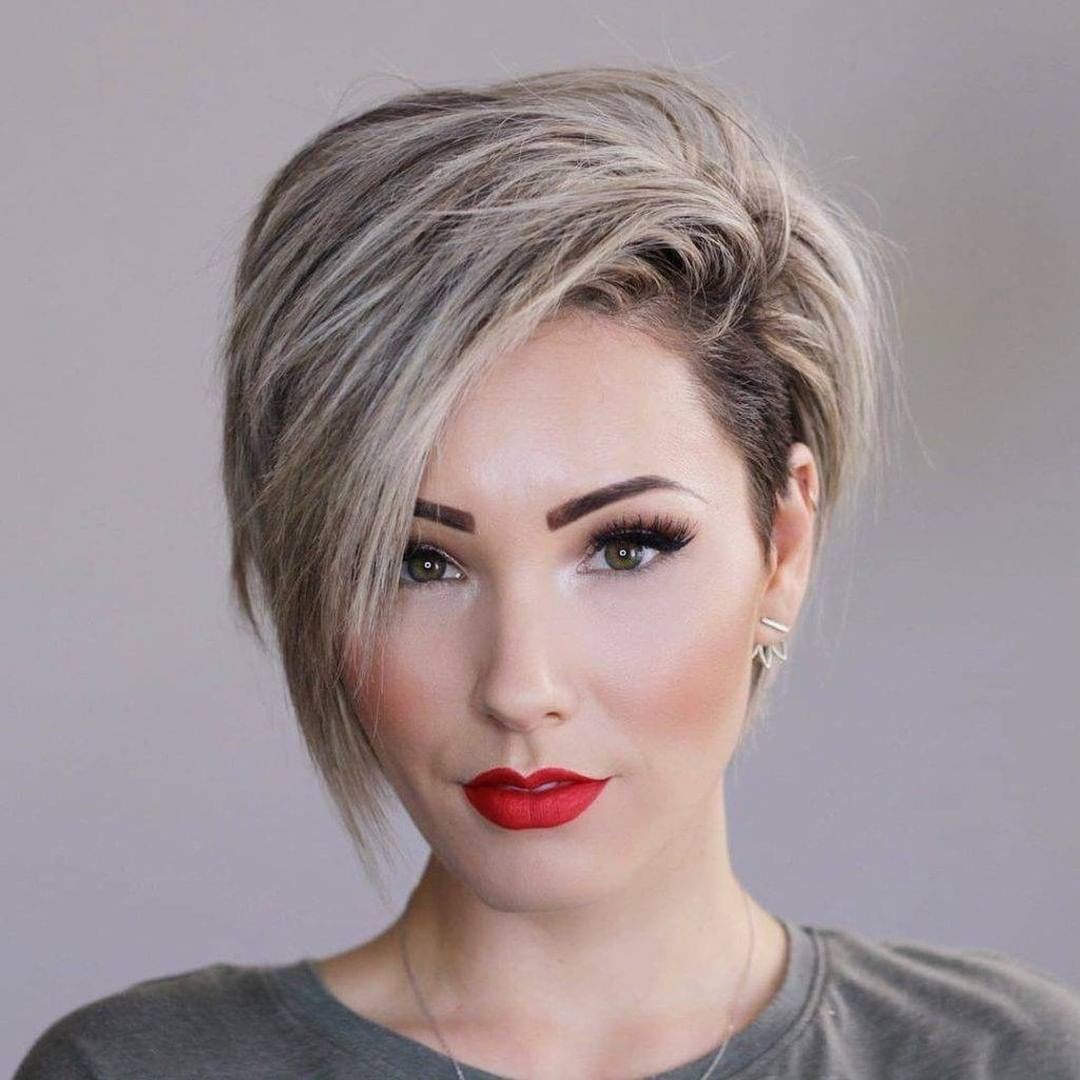Pixie con ciuffo laterale - Instagram: @kurzhaarestylen