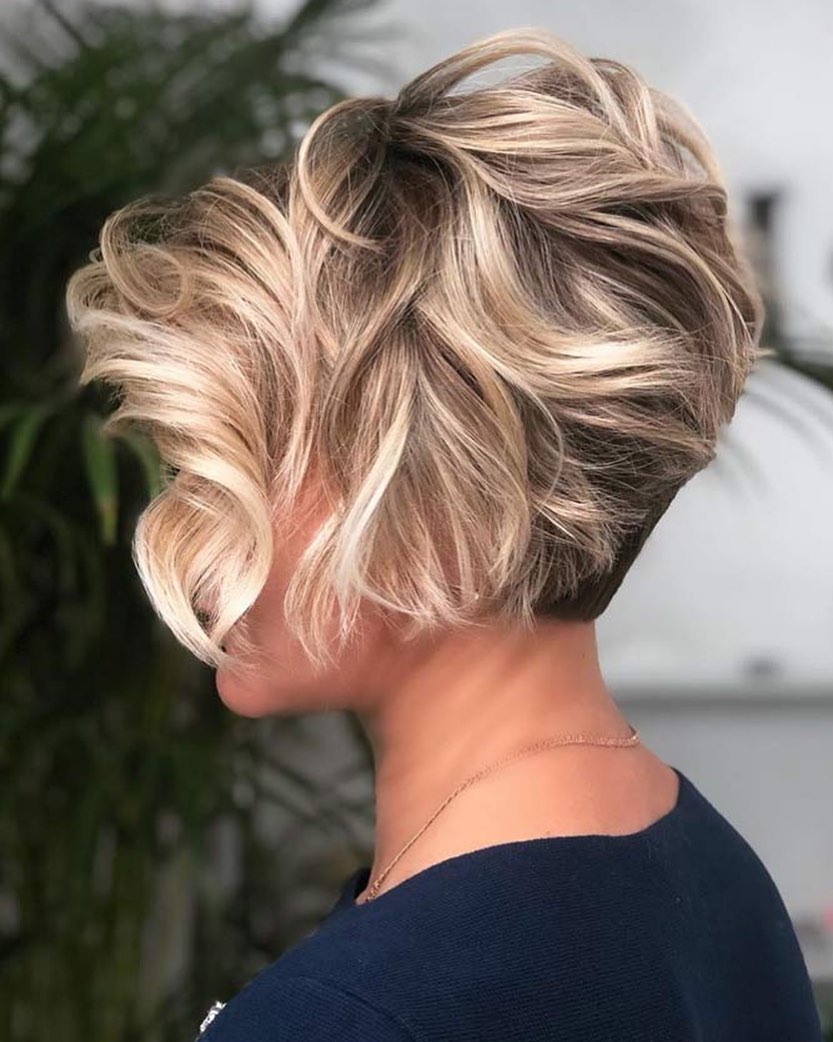 Pixie corto mosso - Instagram: @kurze.haare.stylen