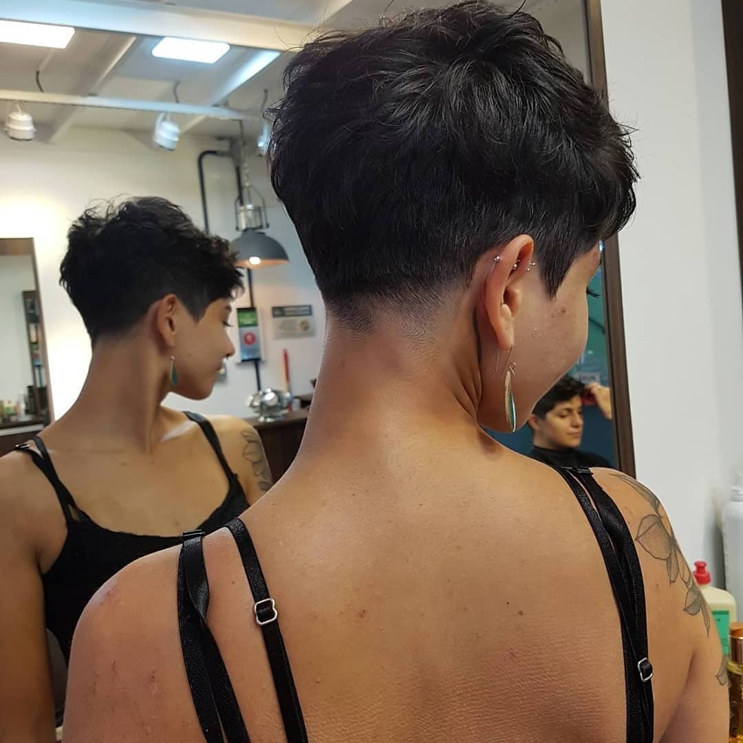 Pixie corto nero - Instagram: @denyvir