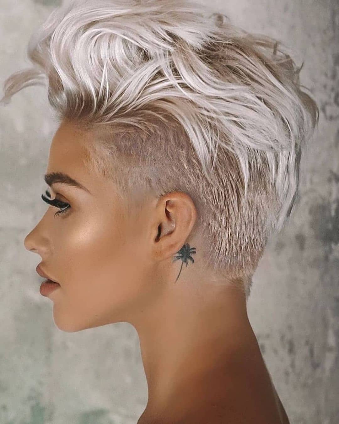 Pixie corto rasato bianco - Instagram: @nothingbutpixies