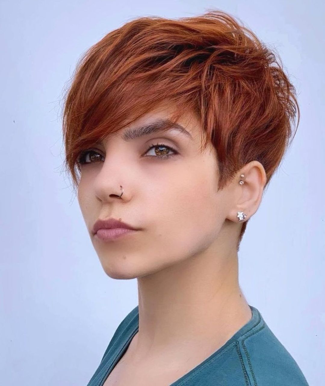Pixie corto rosso - Instagram: @emmarose_hairdesign