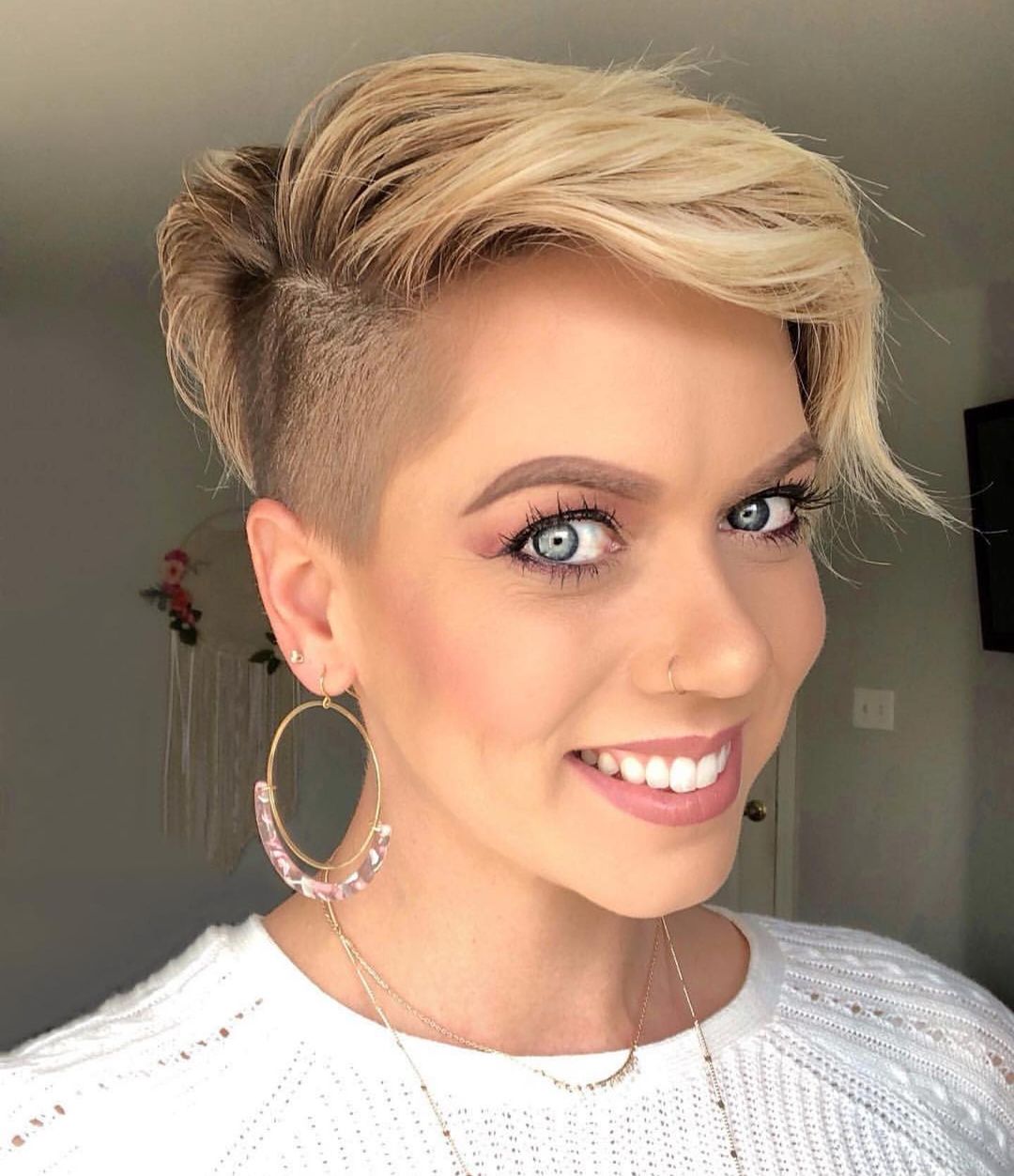 Pixie cut biondo - Instagram: @dahling_its_danae