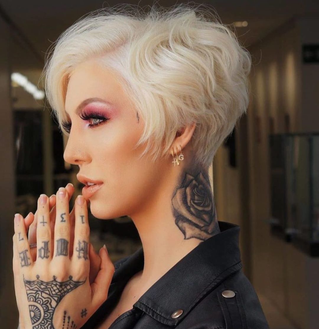 Pixie voluminoso biondo - Instagram: @kurzhaarestylen