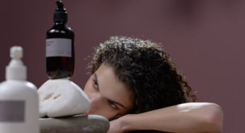 Problemi di forfora? Ecco alcuni rimedi naturali per combatterla