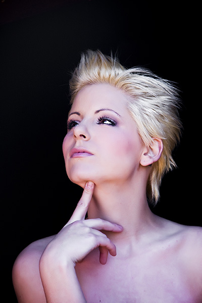 Taglio corto pixie biondo - Foto: @shutterstock.com
