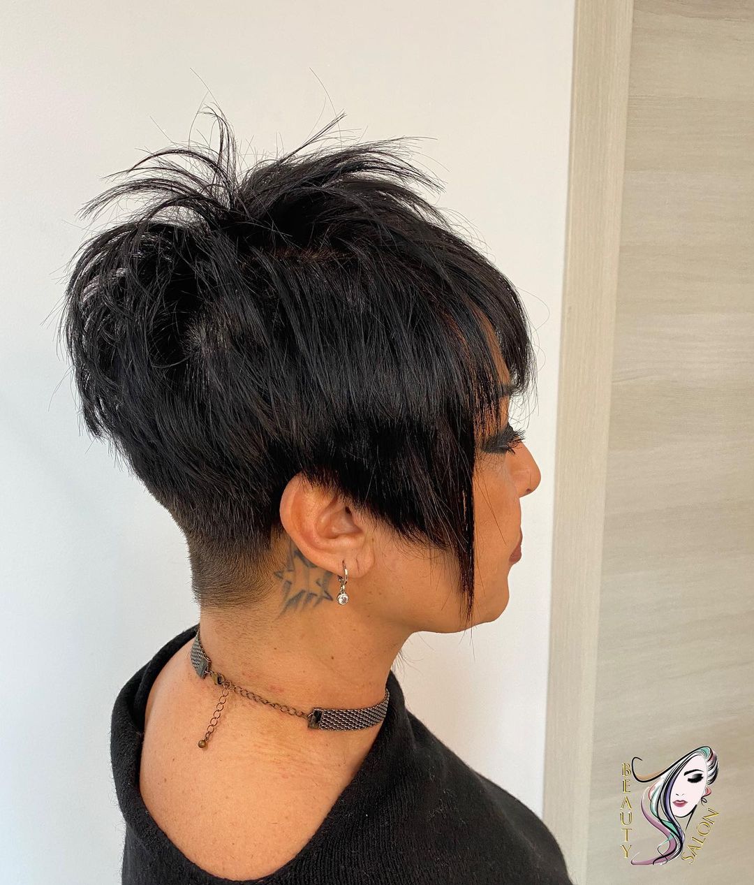 Taglio pixie con ciuffo - Instagram: @dibiasehairextension