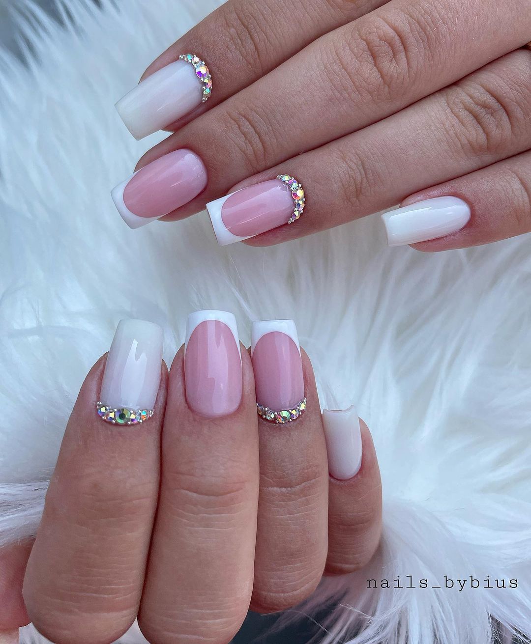 Unghie sposa con glitter - @zodi.hu 