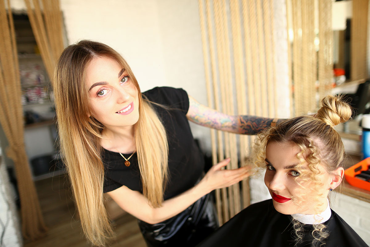 Acconciatura chignon - Foto: @adobestock.com