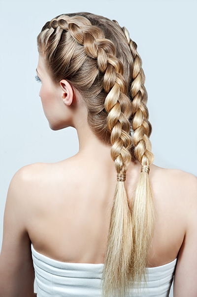 Acconciatura con due trecce - Foto: @Shutterstock. com