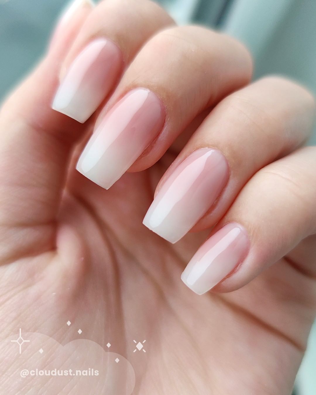 Baby boomer elegante - Instagram: @cloudust.nails