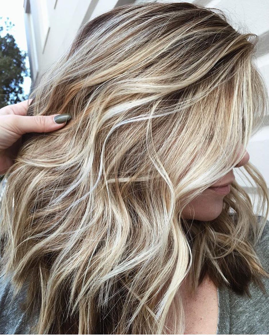 Balayage biondo freddo e caldo - Instagram: @hairbykaitlynbrown