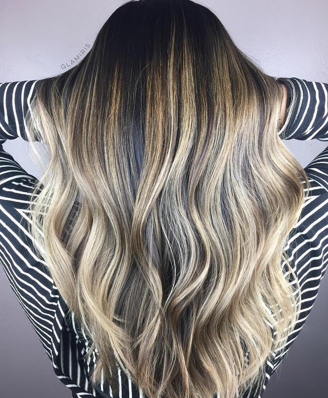 Balayage biondo su base scura - Instagram: @glamiris
