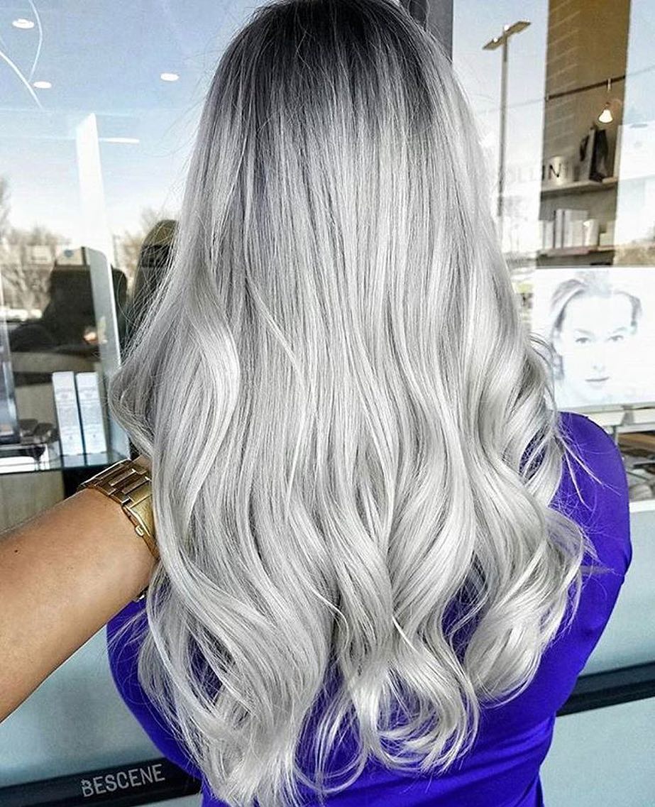 Balayage grigio - Instagram: @bescene