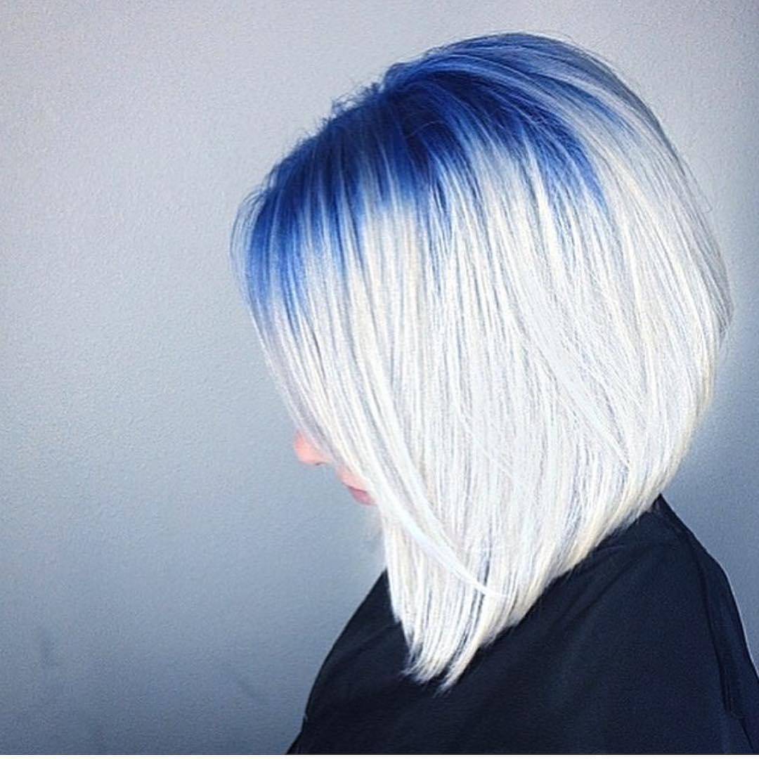 Bob bianco e blu - Instagram: @theartistkristi 