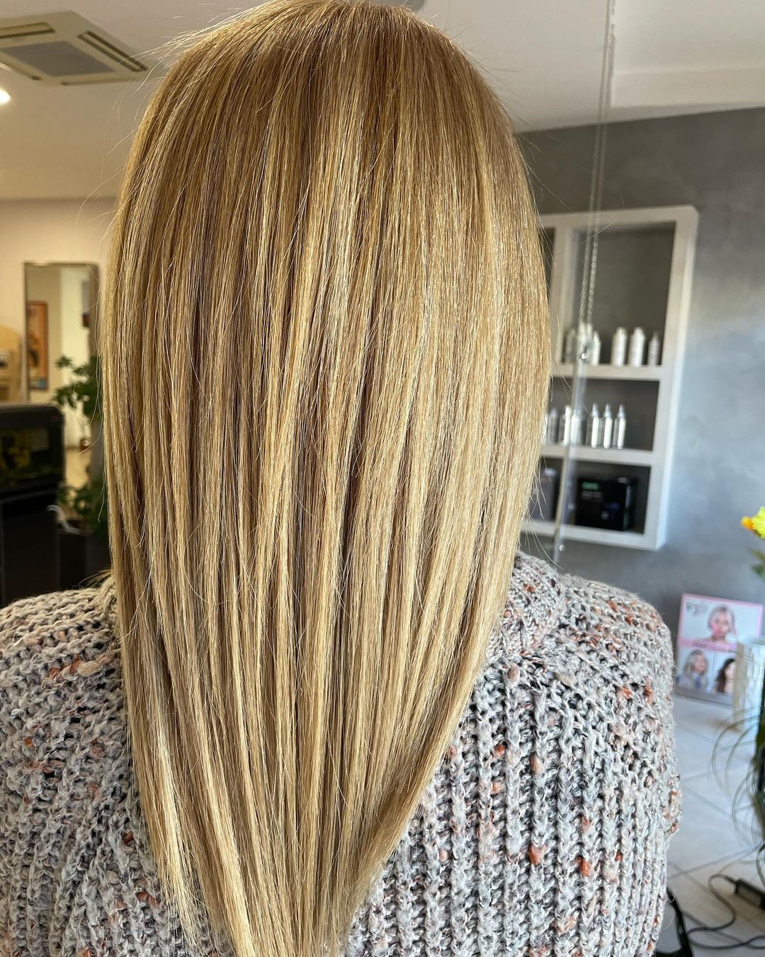 Capelli lisci biondi - Instagram: @termaiparrucchieri