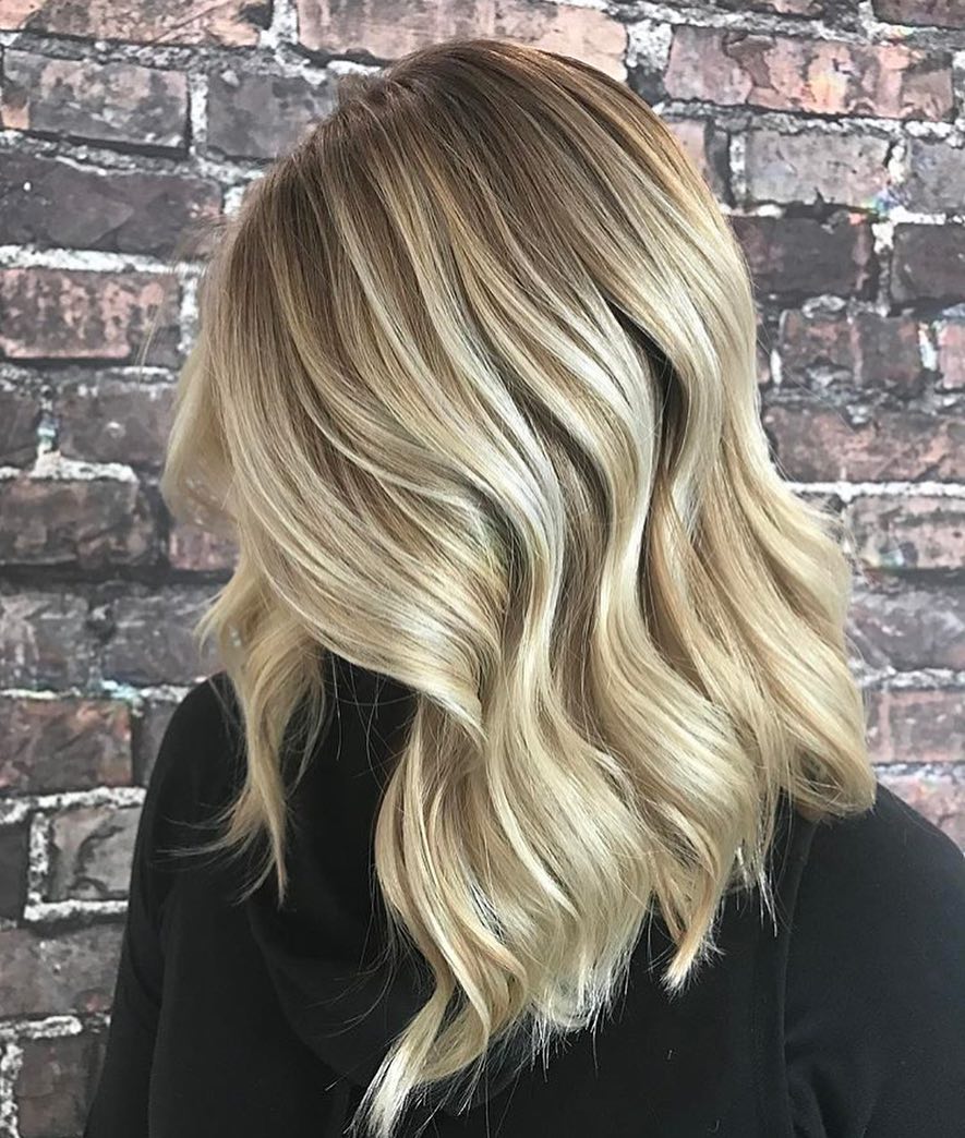 Capelli medi biondi - Instagram: @mezzmer1ze