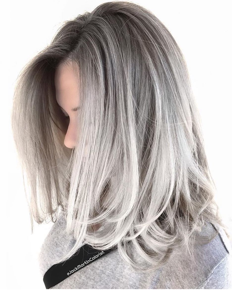 Capelli medi grigi - Instagram: @jackmartincolorist