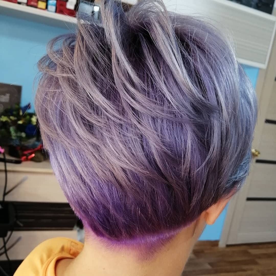 Capelli pixie violetti