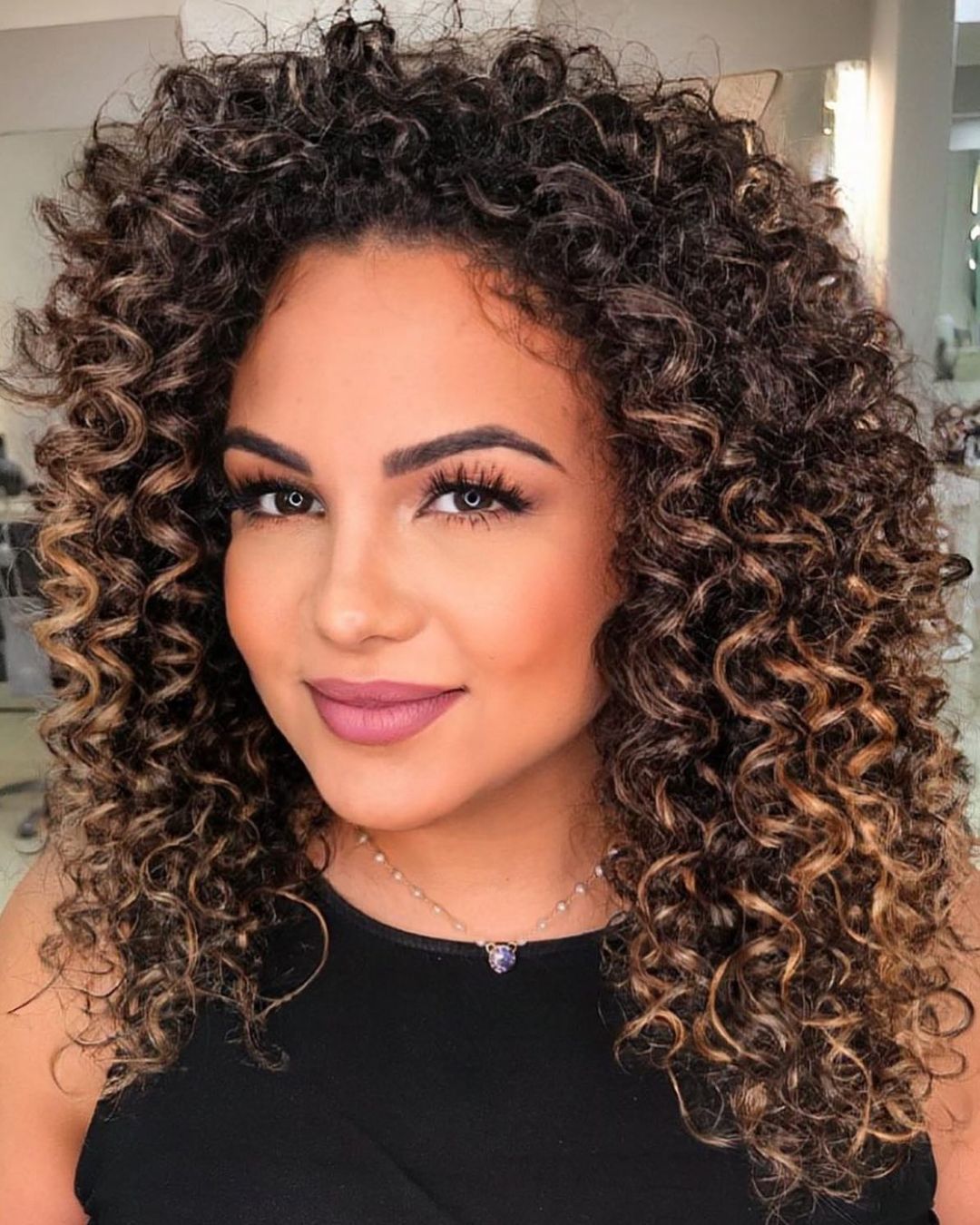 Capelli ricci castani - Instagram: @ozelio_ 