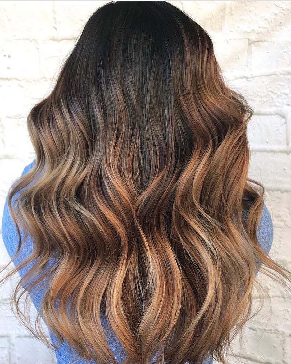 Capelli sfumati castani - Instagram: @maremaredoeshair
