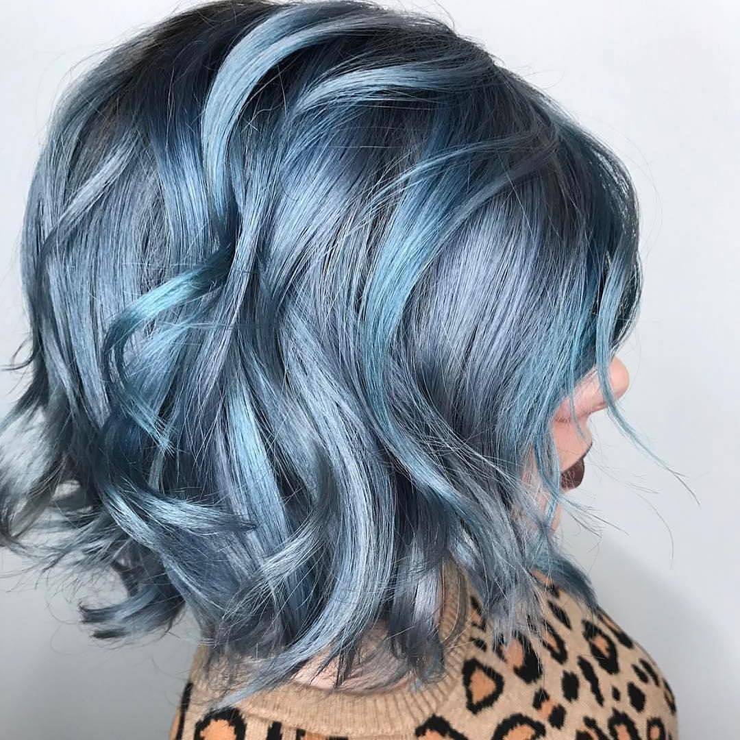 Caschetto con sfumature azzurre - Instagram: @saraihairwizard 