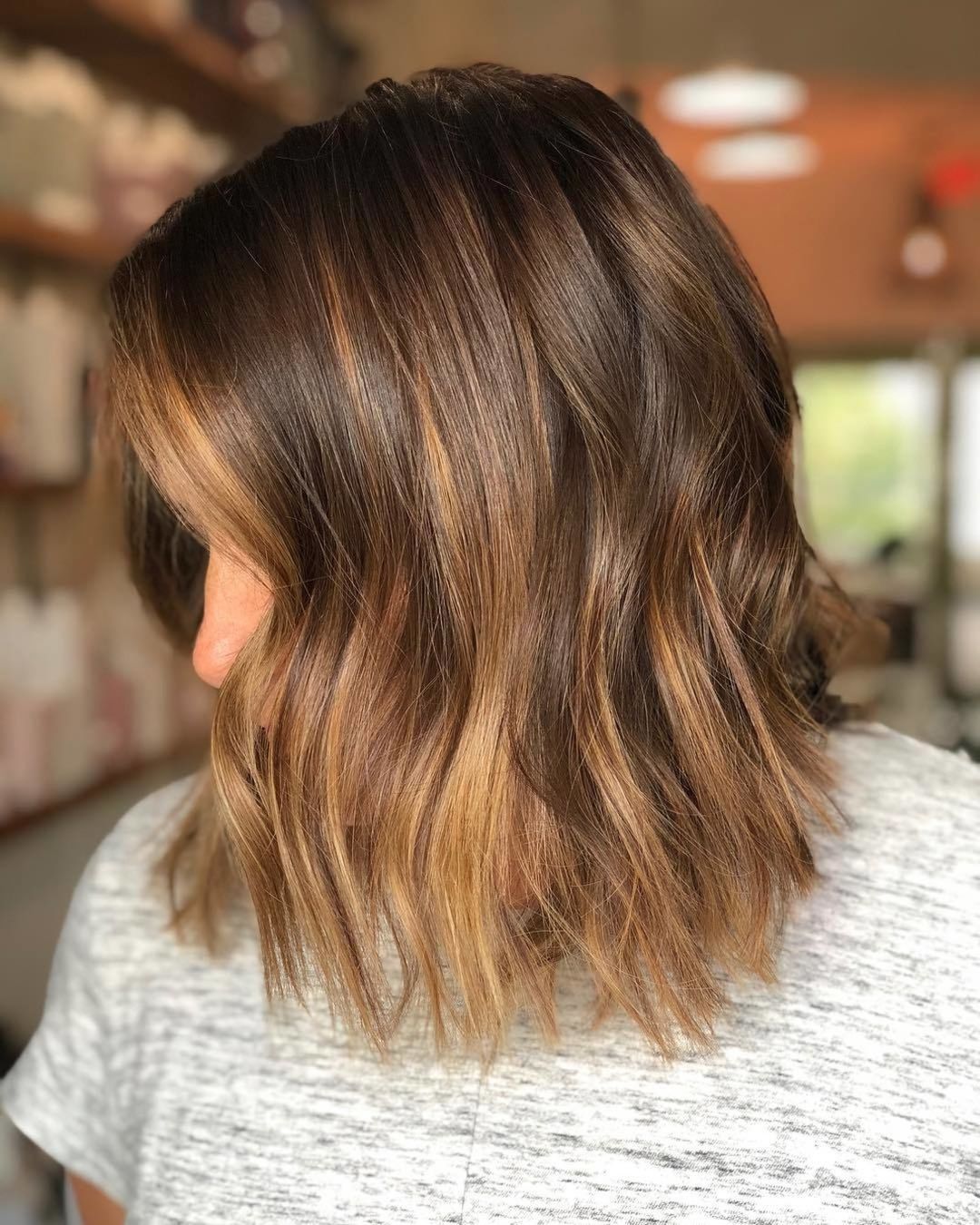Caschetto con sfumature castane - Instagram: @hair_by_keciaparker