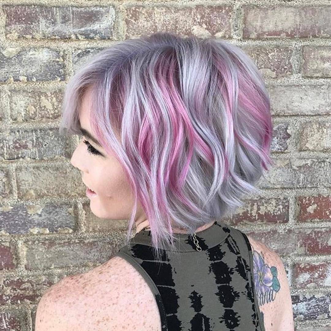 Caschetto lilla e rosa - Instagram: @emmanuelkuthaus