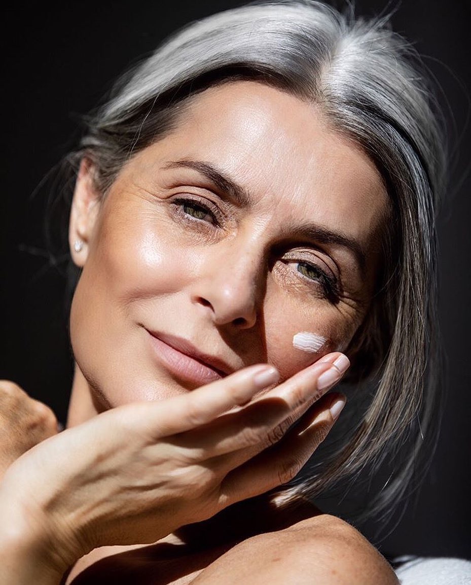 Caschetto over 50 - Instagram: @burtonregina 