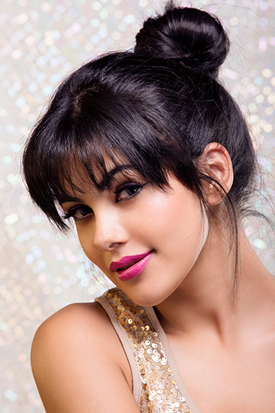 Frangia scura con chignon