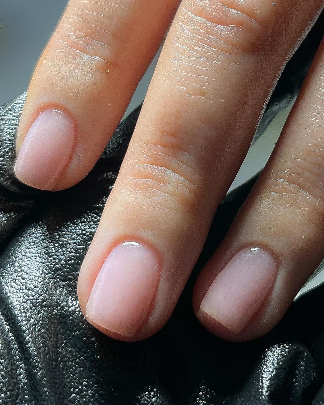 Lipgloss nails - Instagram: @officialnavyprofessional 
