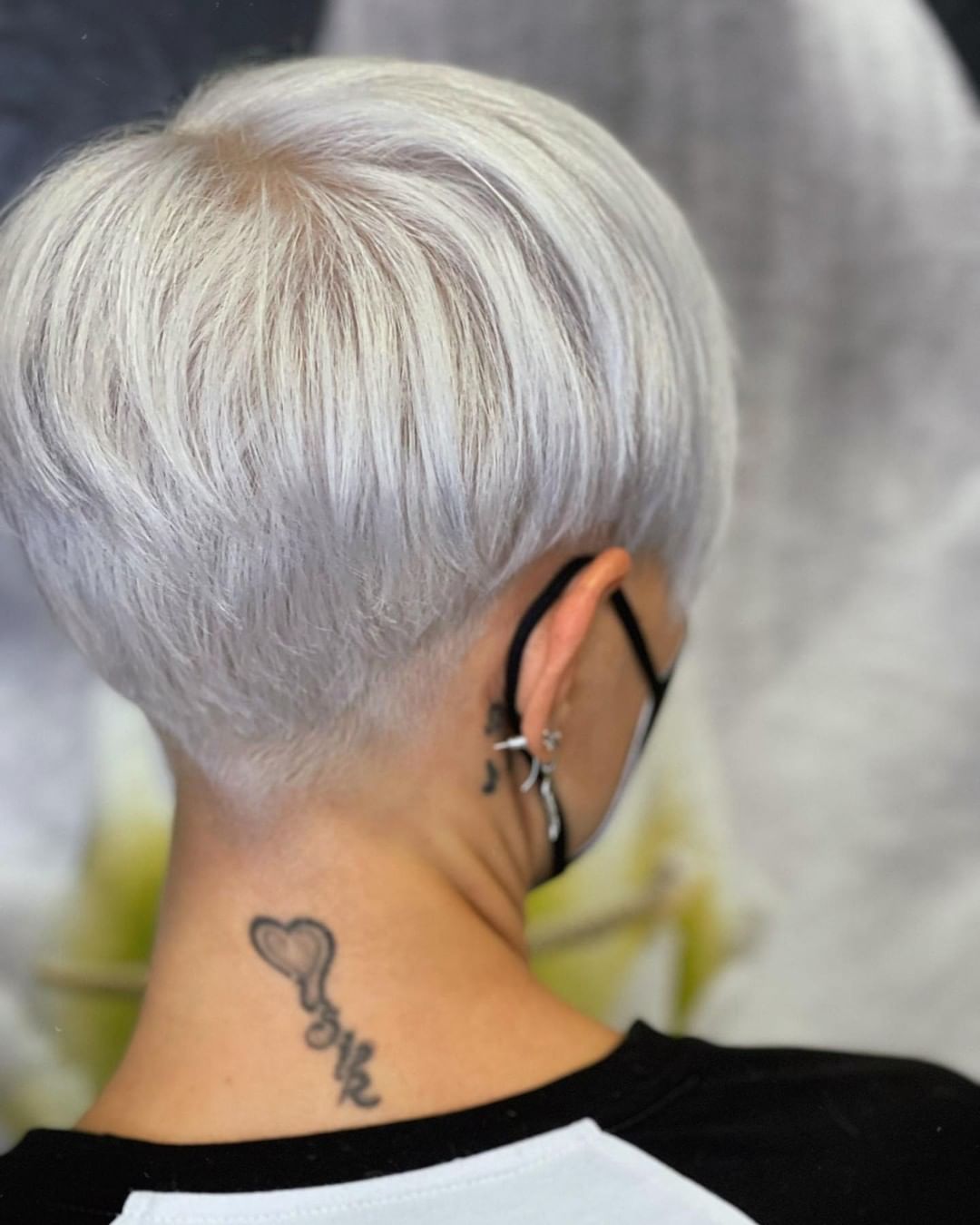 Pixie chiaro da dietro