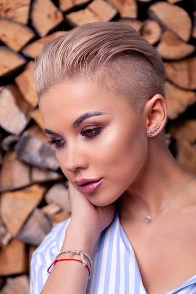 Pixie con ciuffo all'indietro - Foto: @adobestock.com