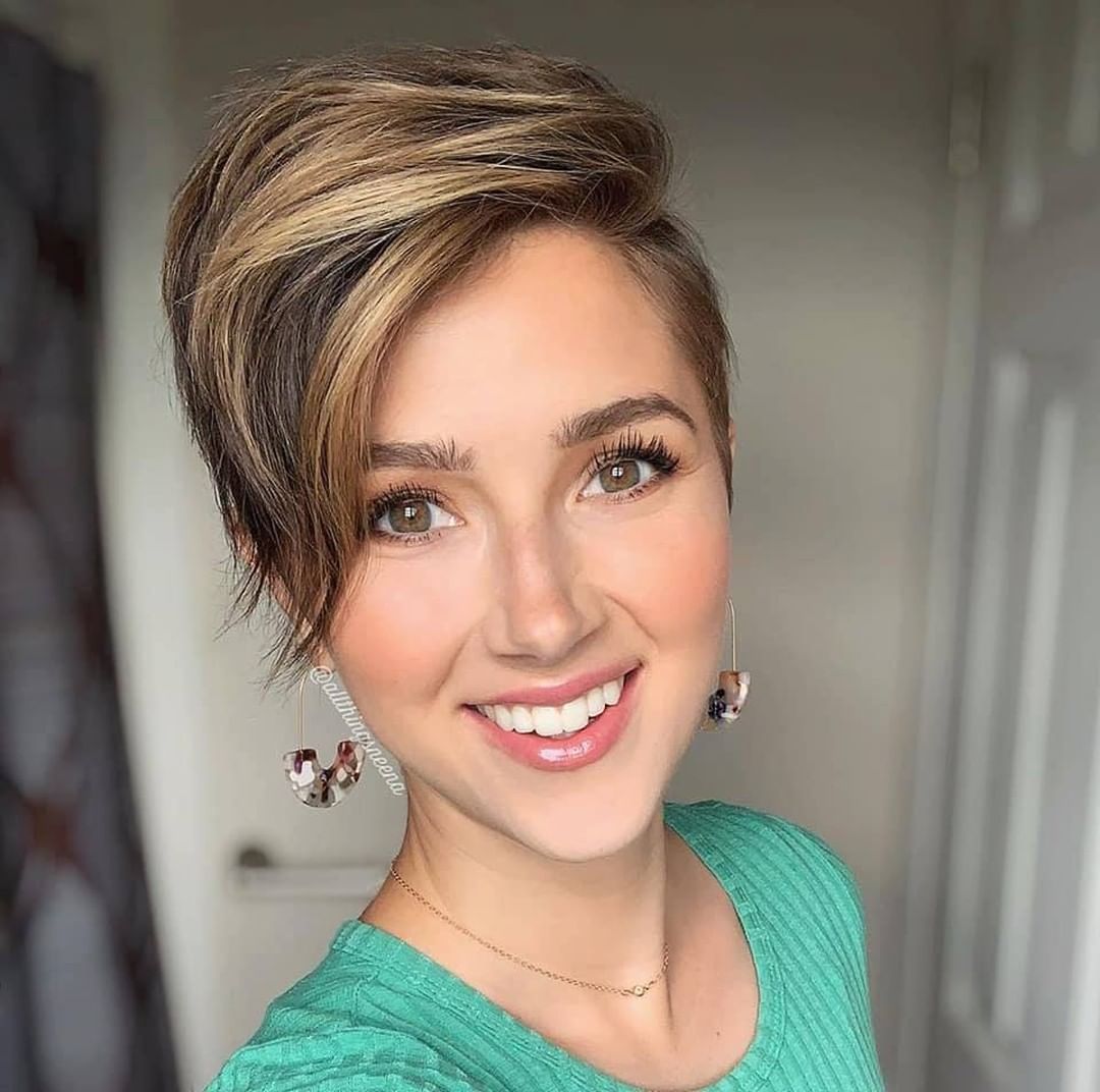 Pixie corto con ciuffo - Instagram: @kurzhaarestylen