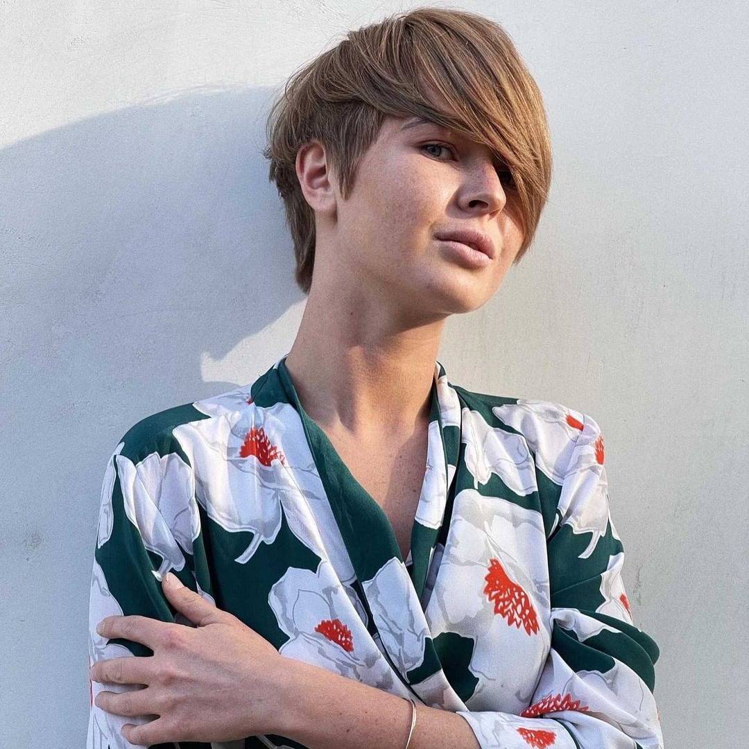 Pixie cut con ciuffo - Instagram: @marikaraiter_hair