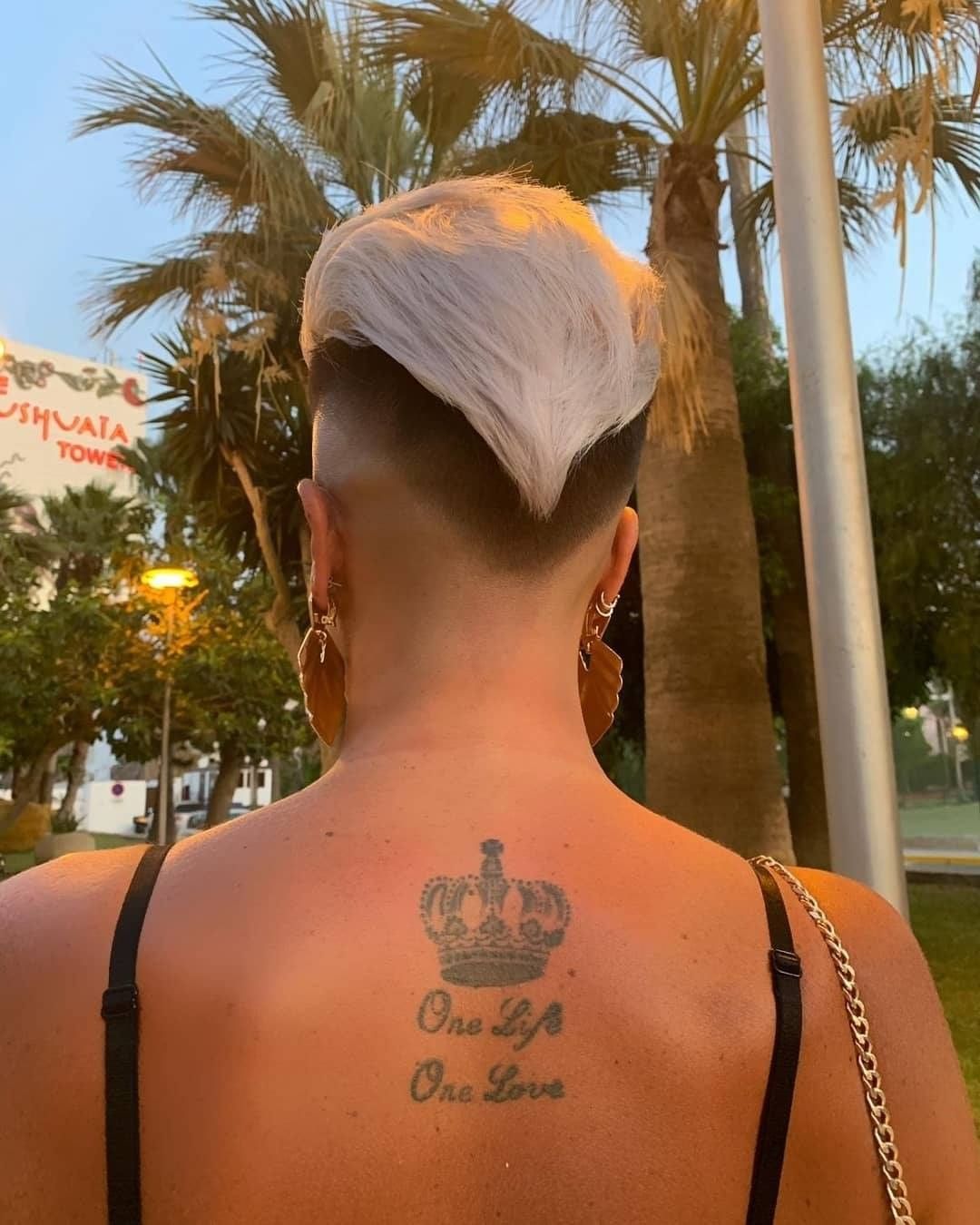 Pixie visto da dietro - Instagram: @rebeka_1206