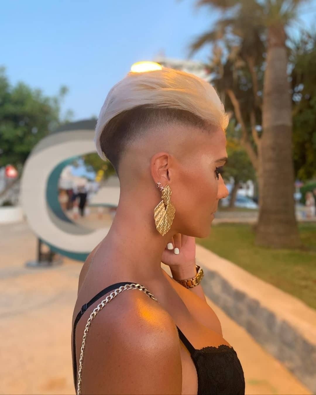 Pixie visto di profilo - Instagram: @rebeka_1206