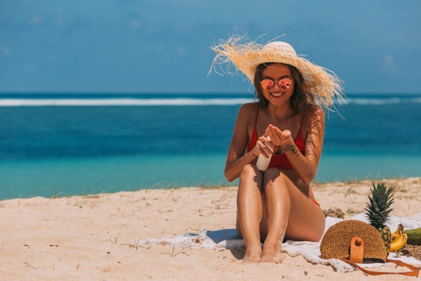 Quale protezione solare scegliere - Foto: Foto di Mikhail Nilov/ Pexels.com