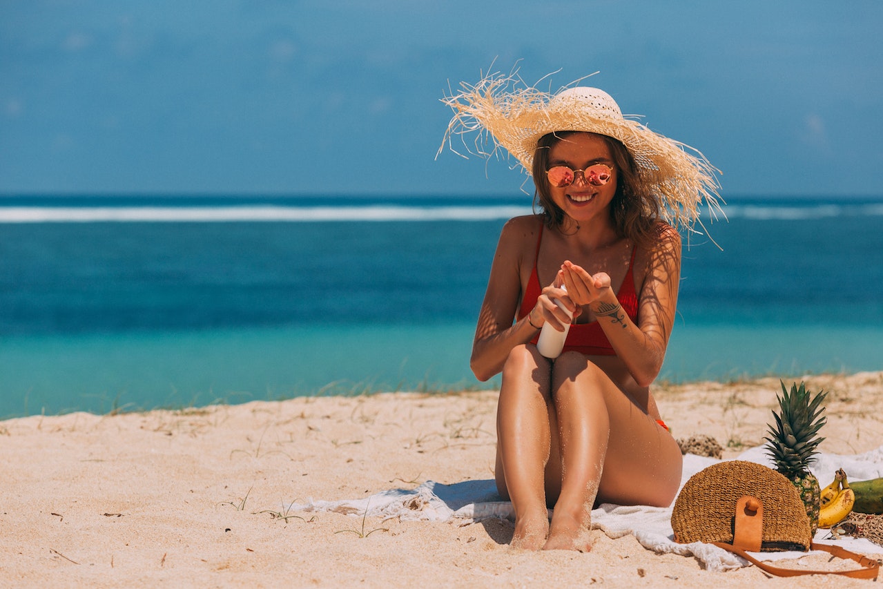 Quale protezione solare scegliere - Foto: Foto di Mikhail Nilov/ Pexels.com