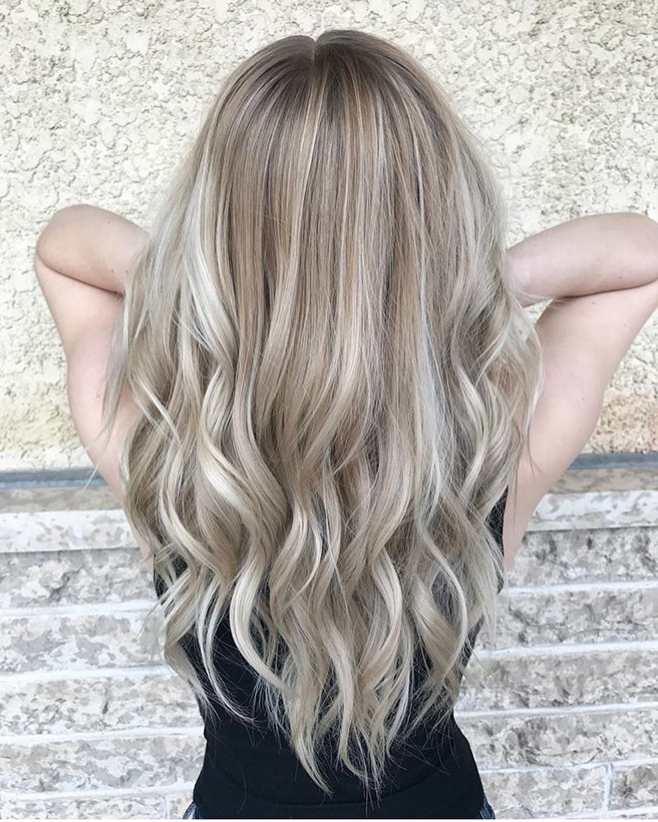 Sfumature biondo freddo - Instagram: @samanthahairstylist