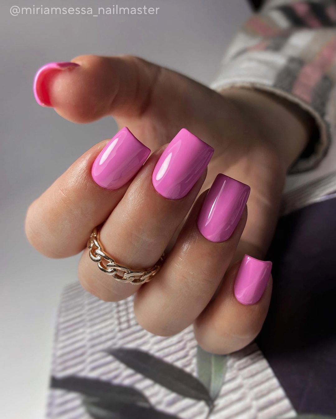 Smalto rosa barbie - Instagram: @lovenails_shop_official 