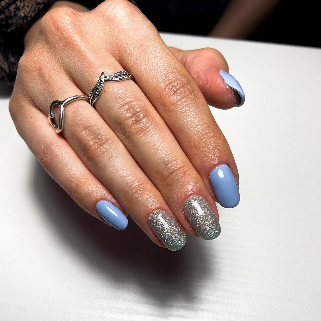 Smalto termico azzurro - Instagram: @jennifernails93_