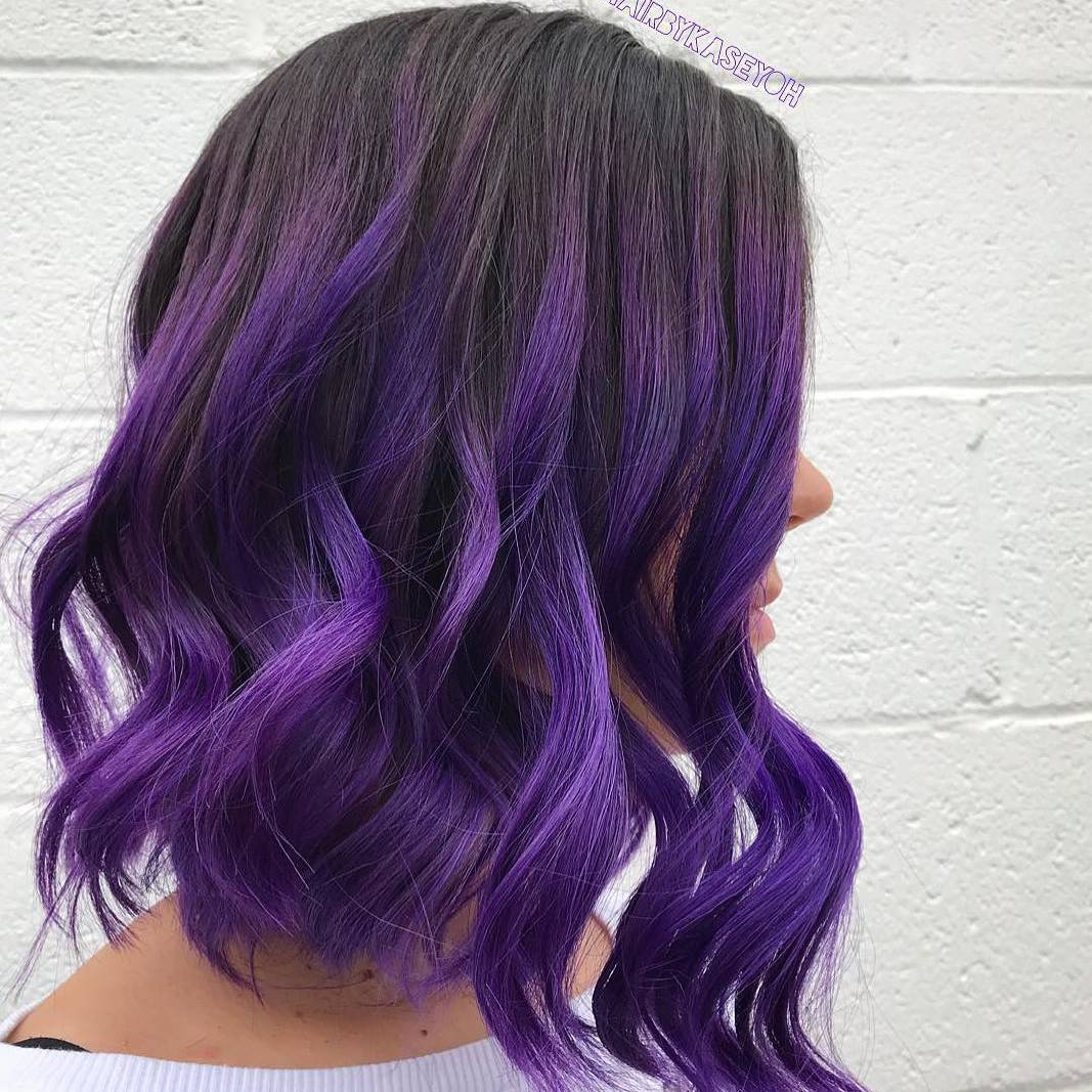 Taglio medio con sfumature viola - Instagram: @pulpriothair