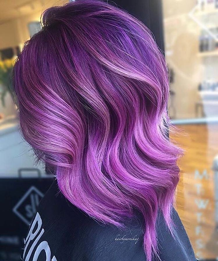 Taglio medio viola - Instagram: @hairbymonika.q