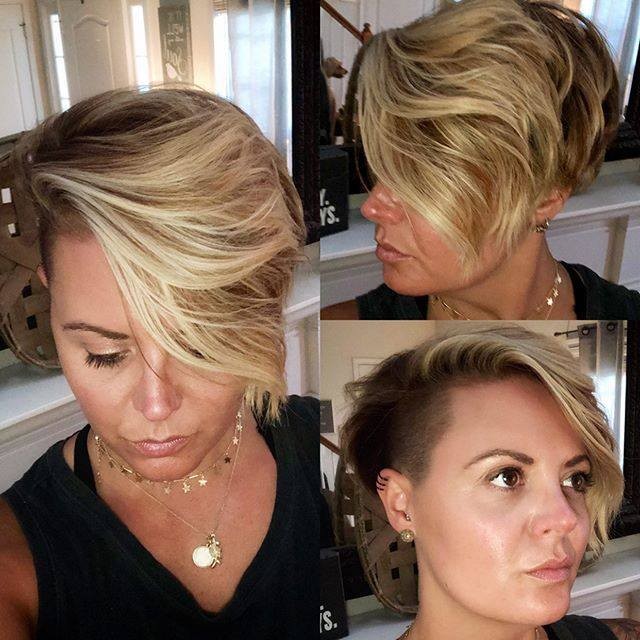 Taglio pixie con ciuffo biondo - Instagram: @amandaholcomb