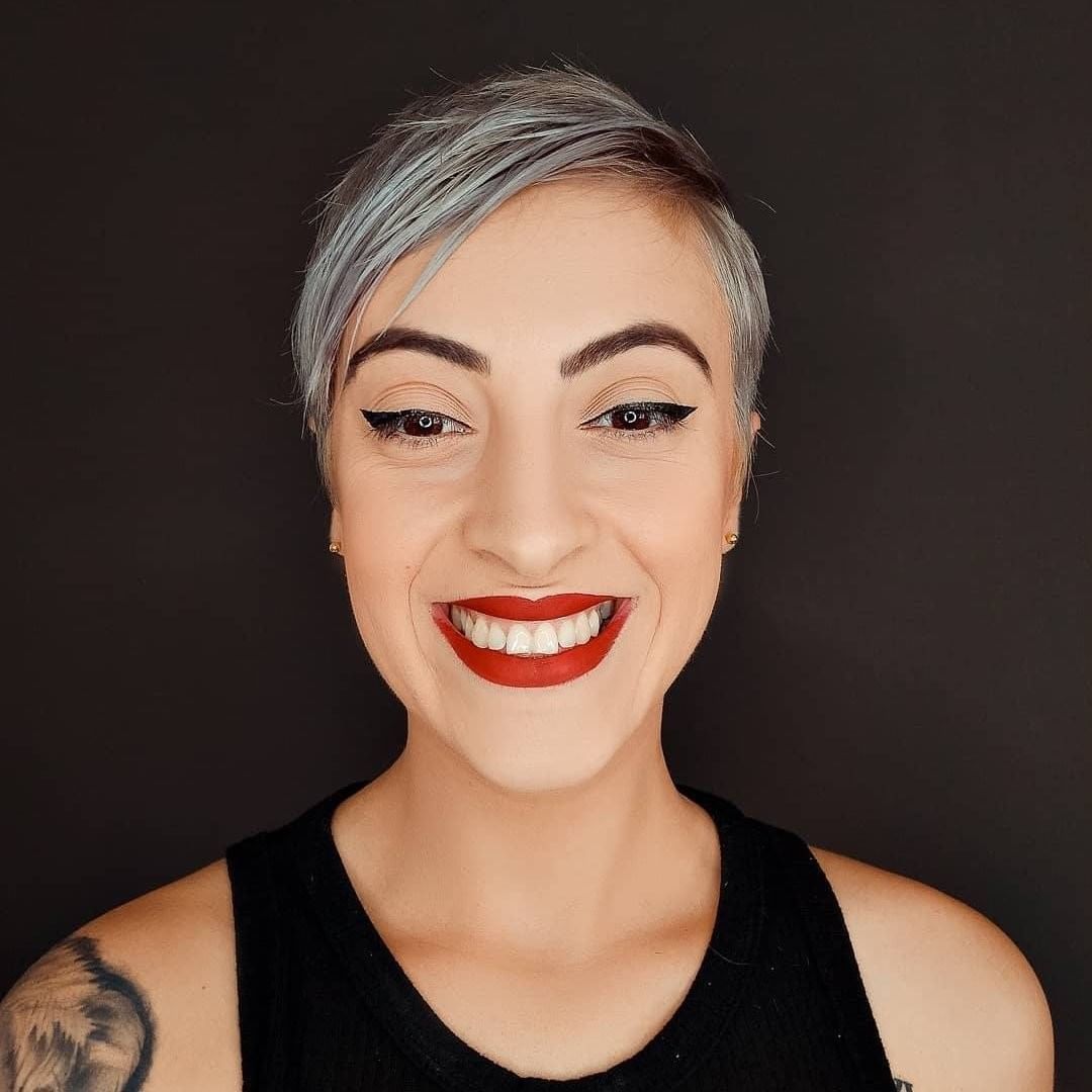 Taglio pixie prospettiva frontale - Instagram: @maia.insta